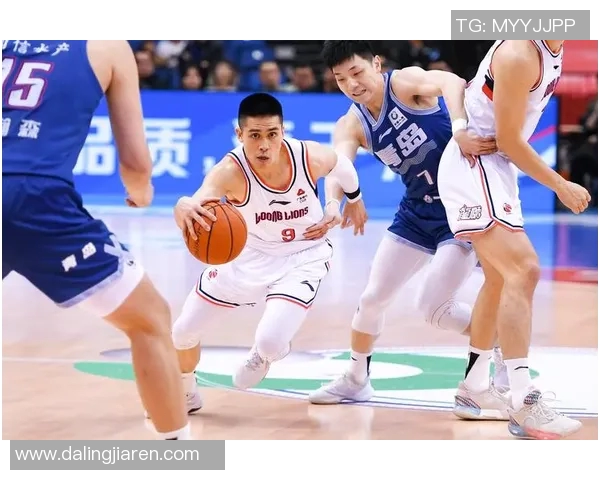 CBA季后赛名额争夺战激烈多队争相拼搏力争晋级荣耀之路