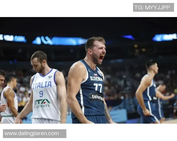 东契奇精彩抢断瞬间助力球队逆转局势展现超强防守能力