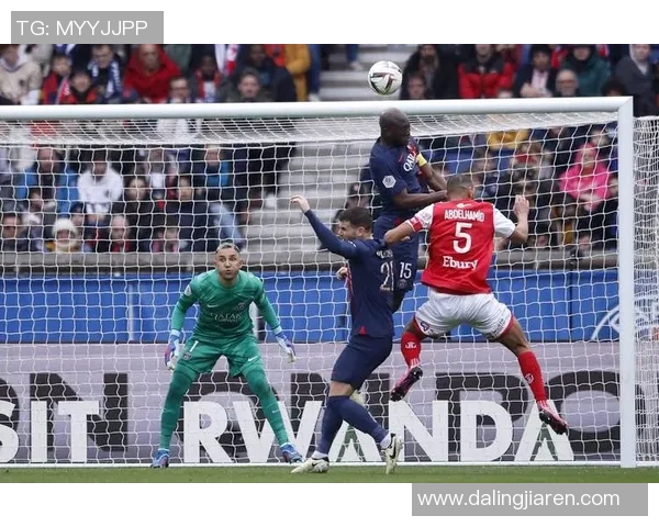 巴黎圣日耳曼主场0-1惜败法甲榜首位置岌岌可危