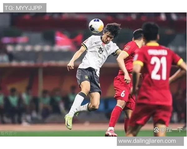 国足世预赛备战名单公布球员阵容引发球迷热议与期待